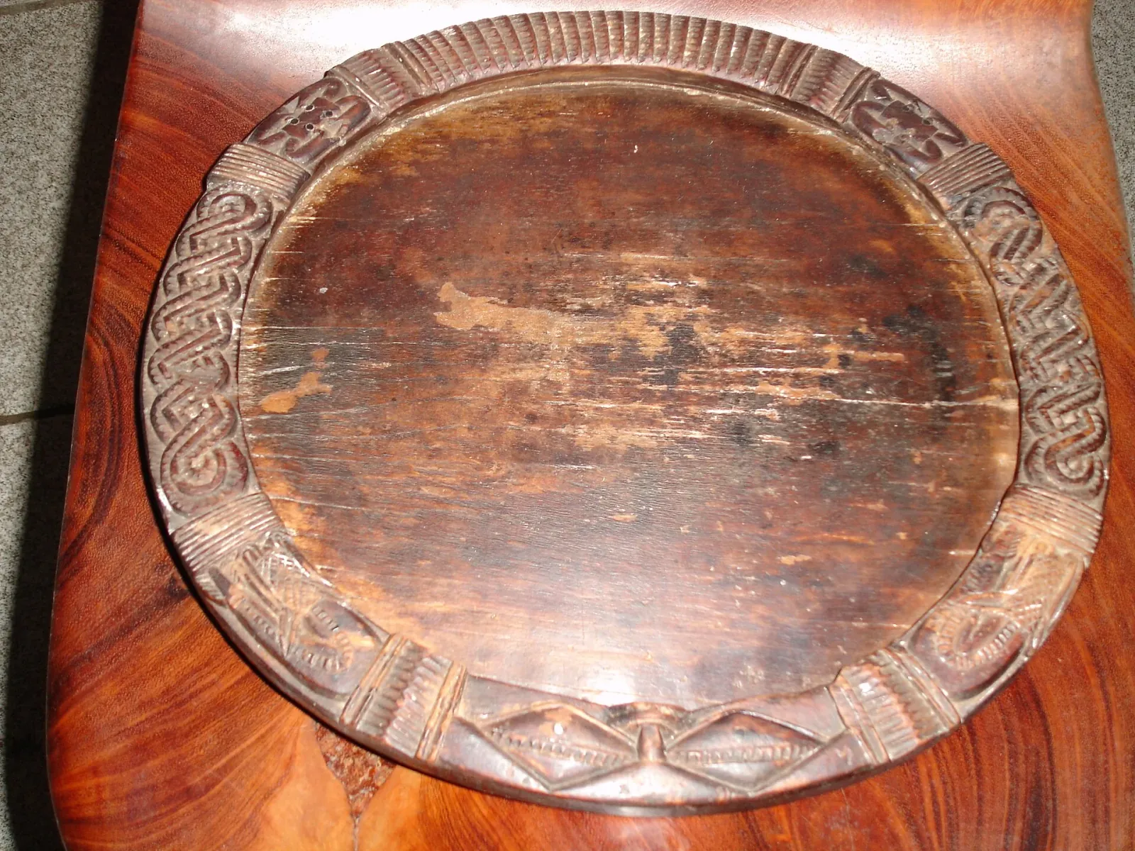 An opon Ifá, the carved divination tray on which the marks of an Odu are drawn in dust.